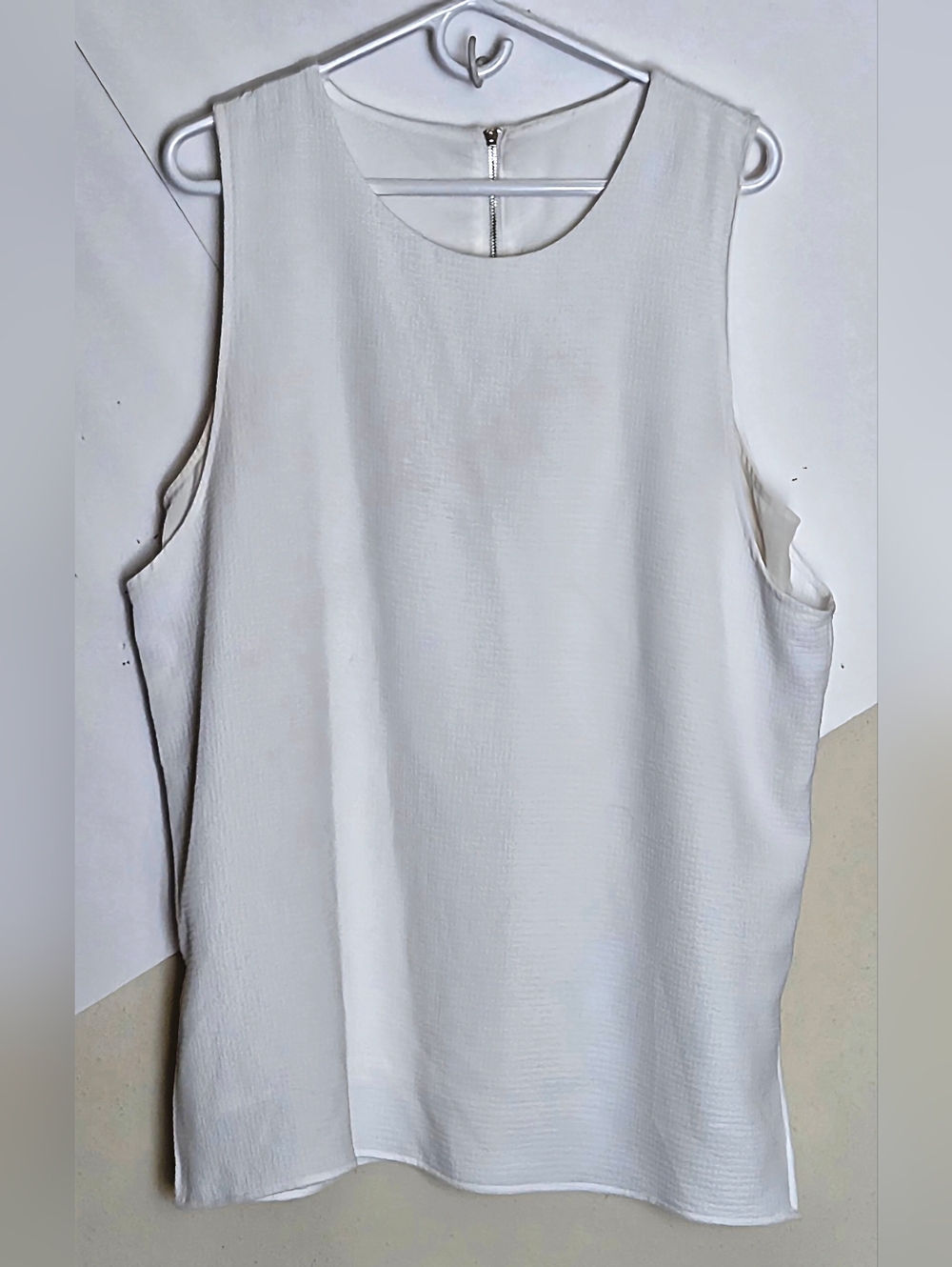 Sleeveless Two-Layer Scoop Neck Bright White Tunic w/Back & Side Vents (Sz. XL)